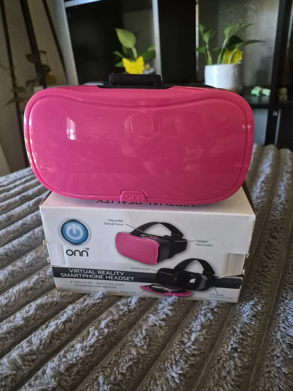 On Running Pink Virtual Reality Smartphone Headset